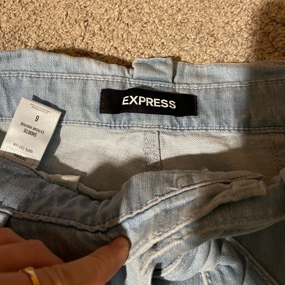 Express Denim Paper-bag Shorts with tie and zipper - Picture 2 of 4